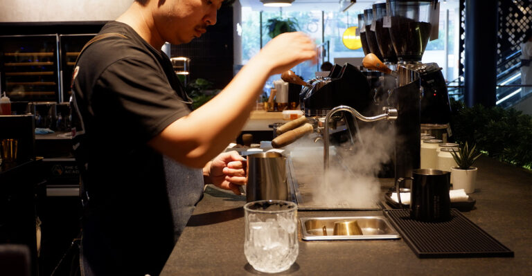 แฮกอายุเซลล์บนโต๊ะอาหาร! ส่องเมนูบรันช์แนวใหม่สไตล์ Longevity ที่ The Coffee Academïcs เกษรวิลเลจ